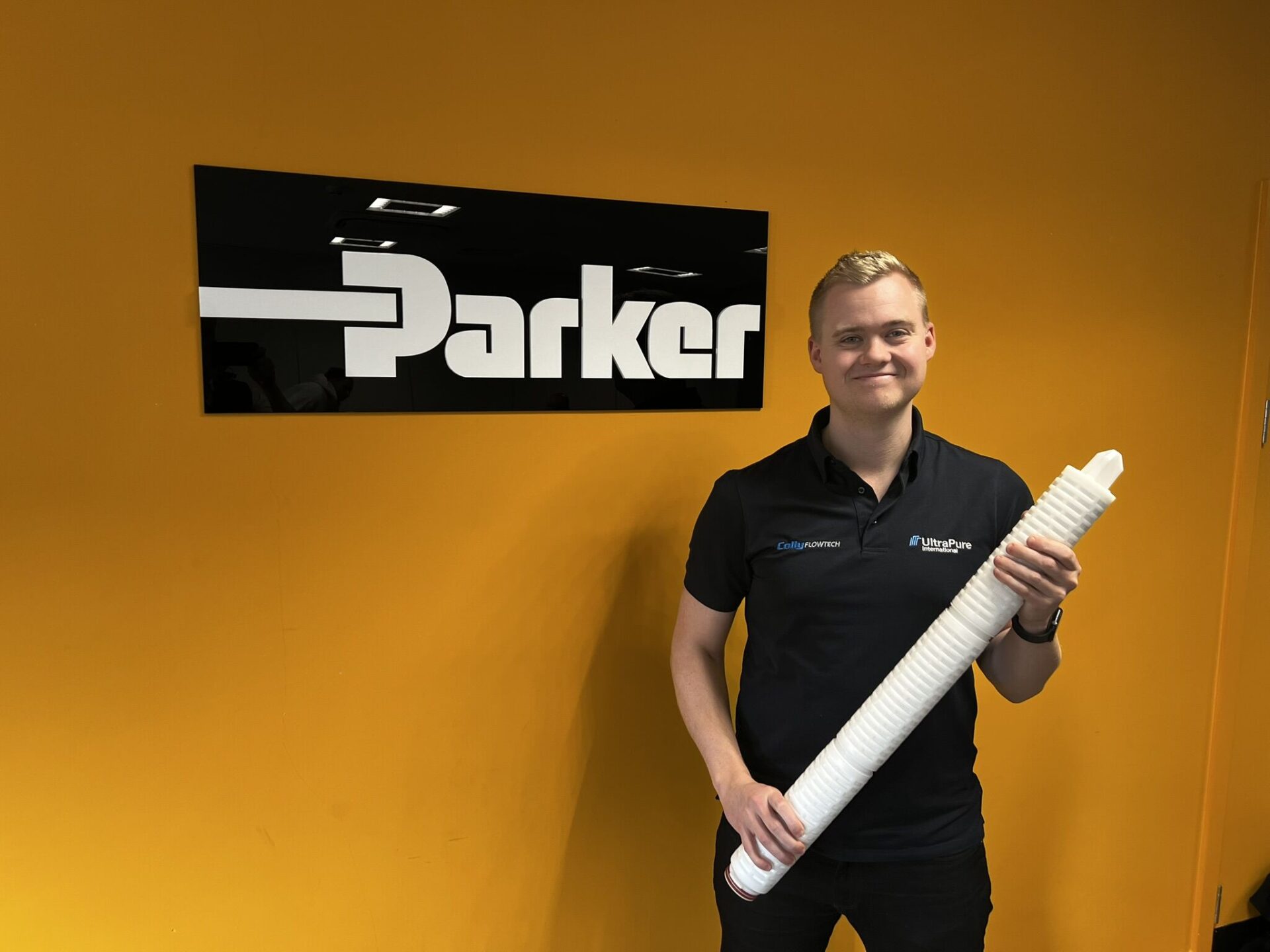 Viktor Fredriksson fra Colly Flowtech præsenterer en Parker Hannifin-filtreringsløsning